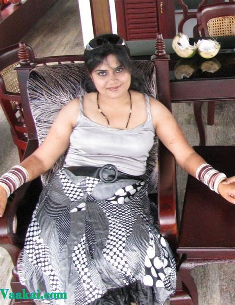 kannada nude aunty|Kannada Aunty having sex with boy friend husbend not home.